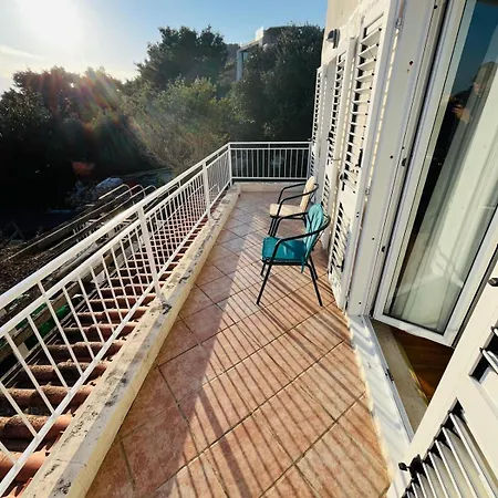 Sun & Sea - With Private Parking *