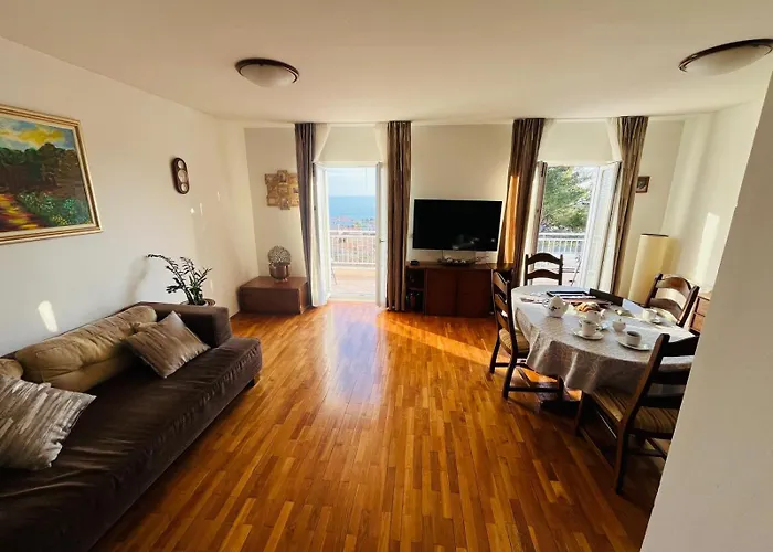 Apartment Sun & Sea - With Private Parking