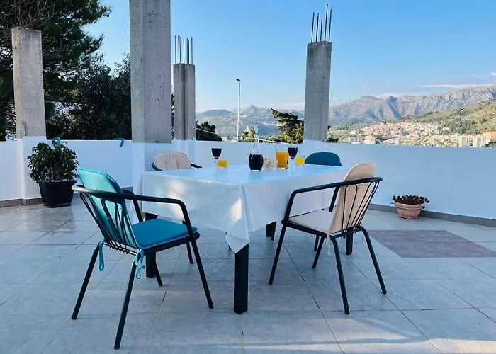 Sun & Sea - With Private Parking Apartment